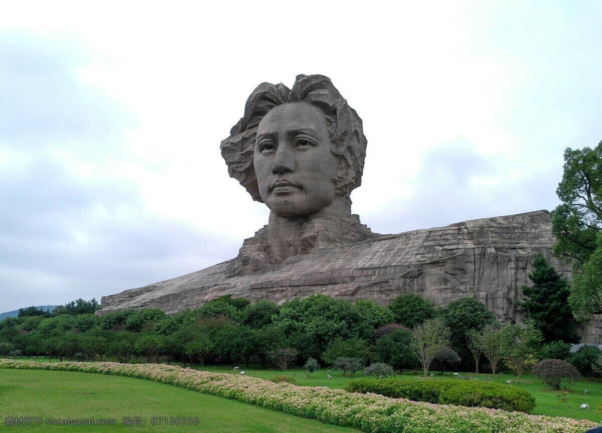 橘子洲雕像与江景