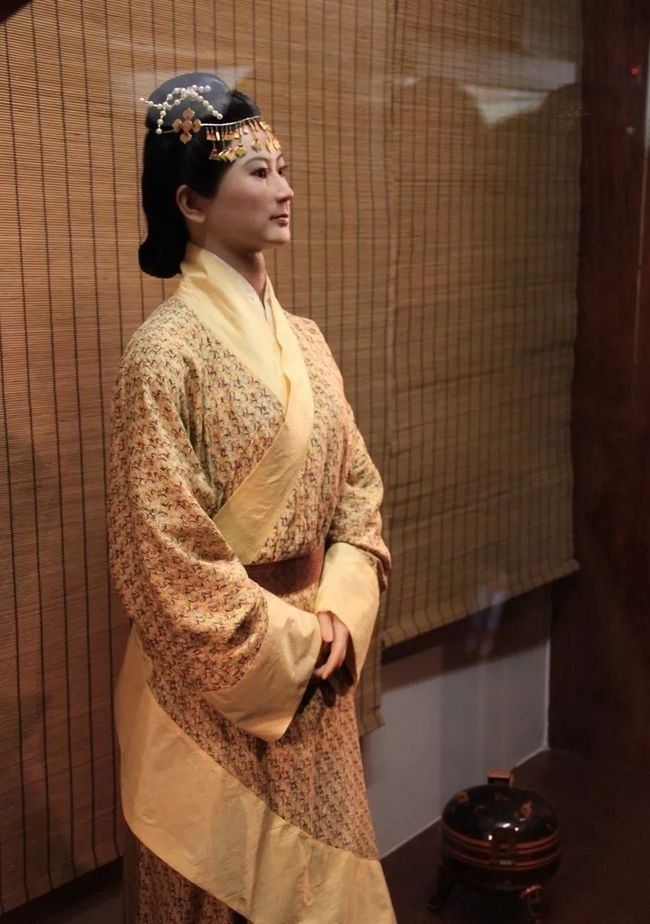 湖南博物院辛追夫人像