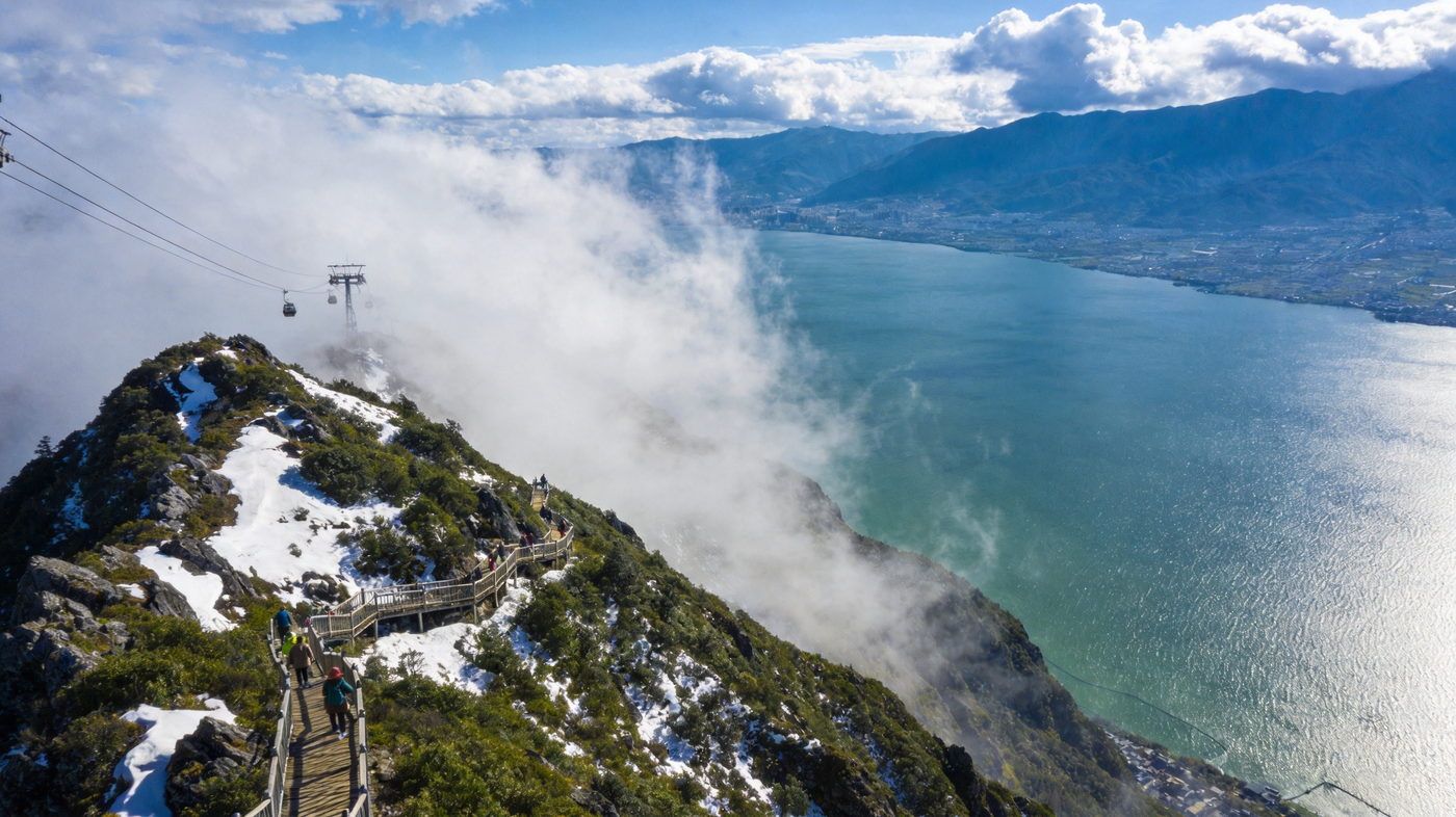 苍山索道与玉带路俯瞰洱海