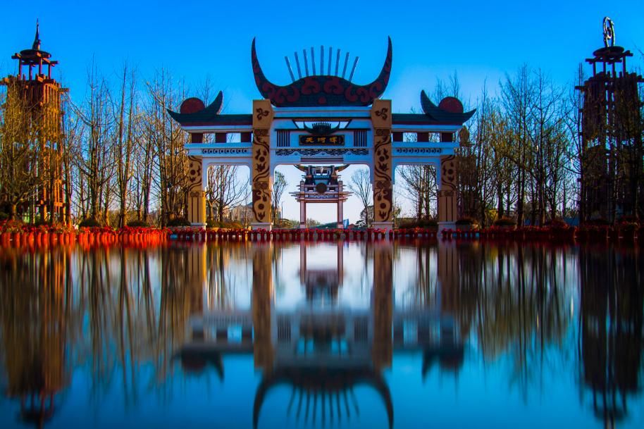 天河潭水岸风光