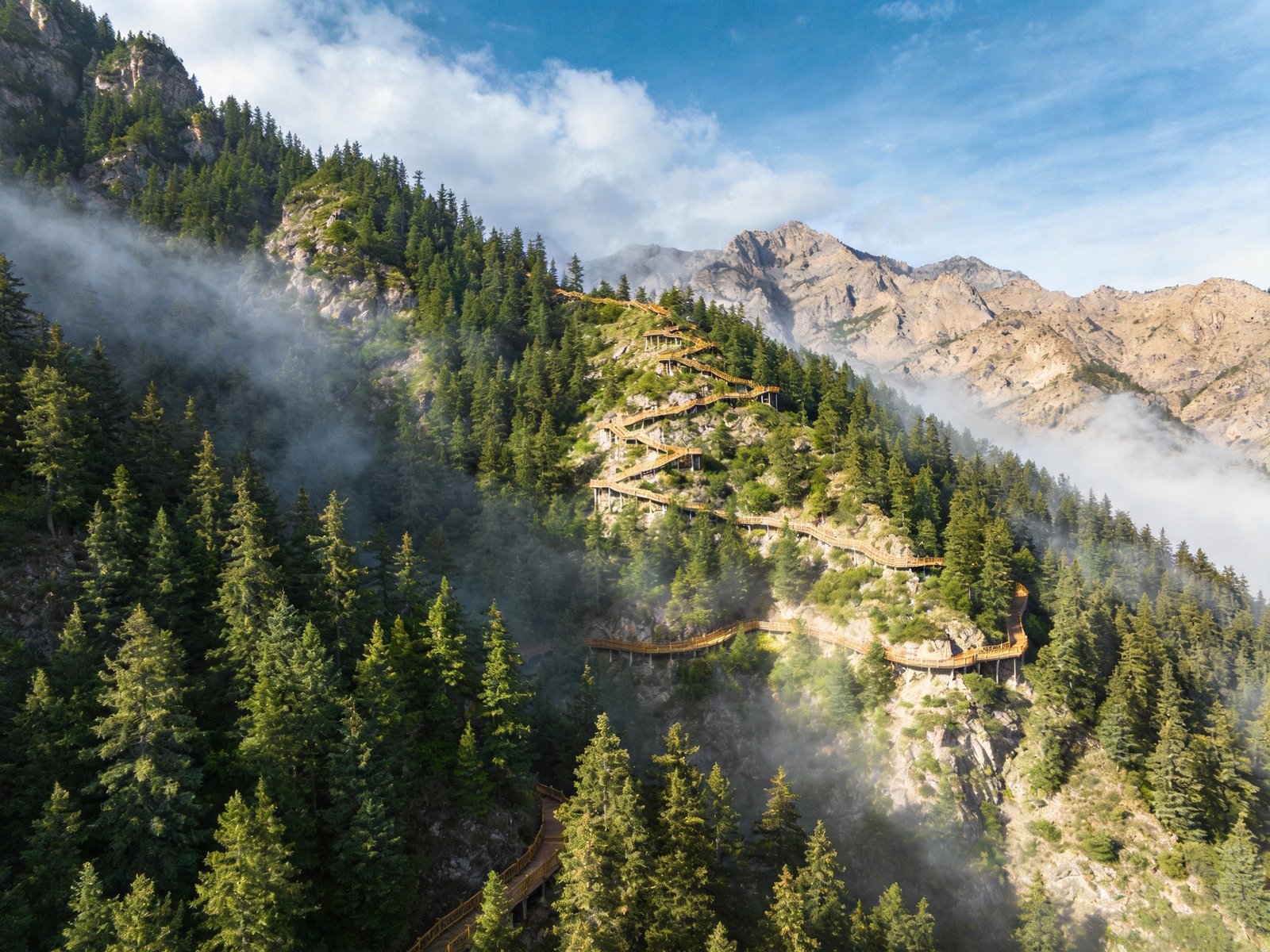 贺兰山连绵山脊