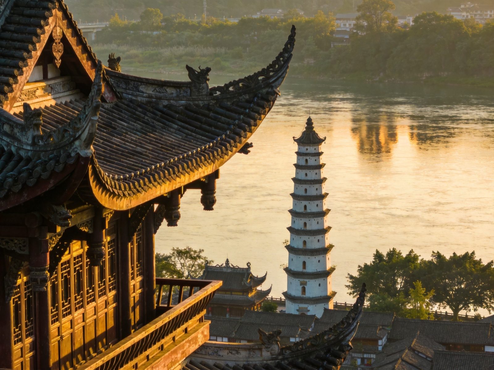 阆中汉桓侯祠张飞庙红墙黛瓦的古建筑群，三国名将镇守之地庄严肃穆