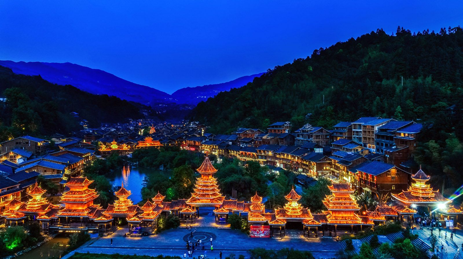 肇兴侗寨夜景鼓楼群