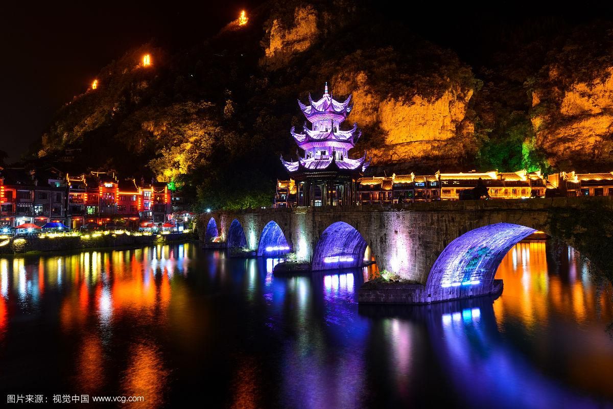 镇远古镇舞阳河祝圣桥夜景
